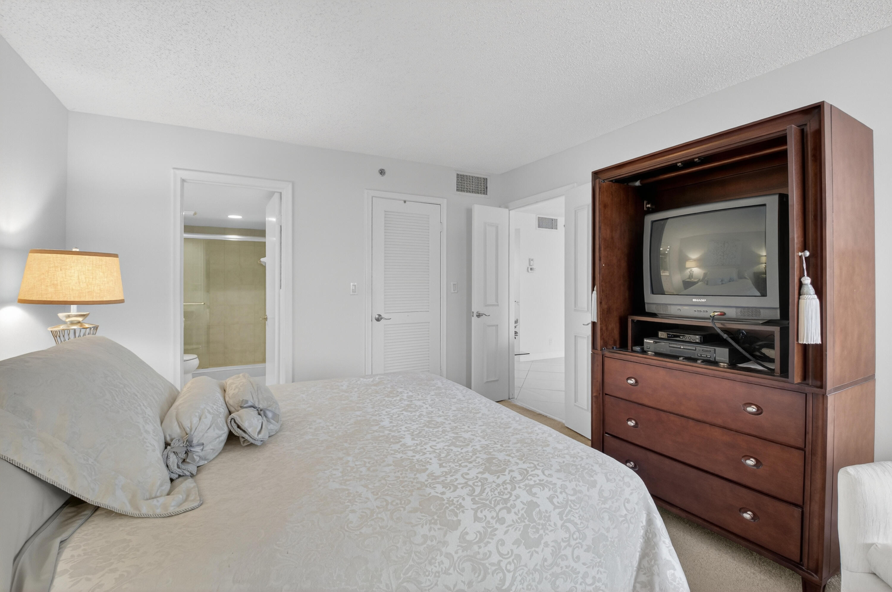 1554 Bridgewood Drive Boca Raton, FL 33434 - Photo 19 of 61 DSC_1471