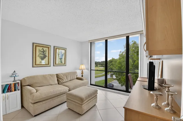 $289,000 | 1554 Bridgewood Drive, Boca Raton, FL 33434