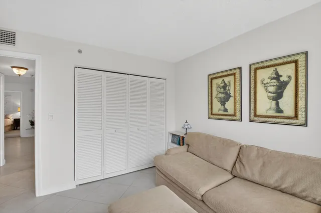 $289,000 | 1554 Bridgewood Drive, Boca Raton, FL 33434