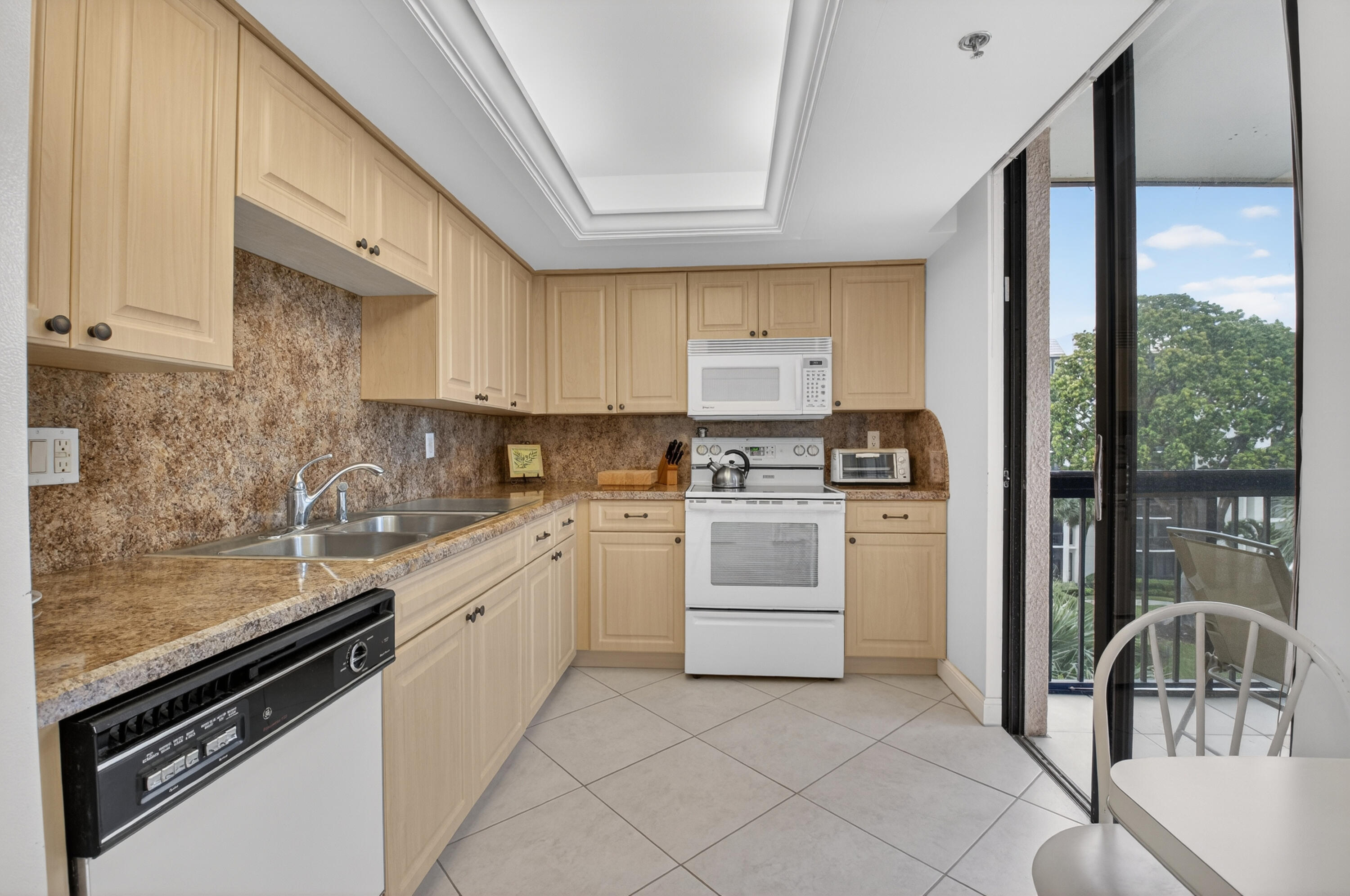 1554 Bridgewood Drive Boca Raton, FL 33434 - Photo 3 of 61 DSC_1447