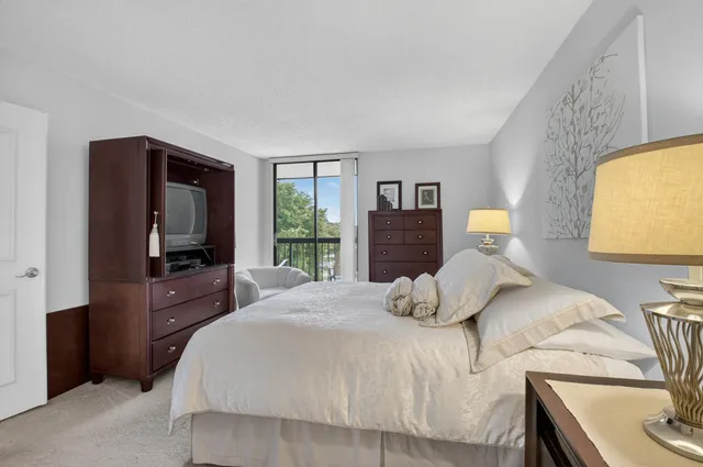 $289,000 | 1554 Bridgewood Drive, Boca Raton, FL 33434