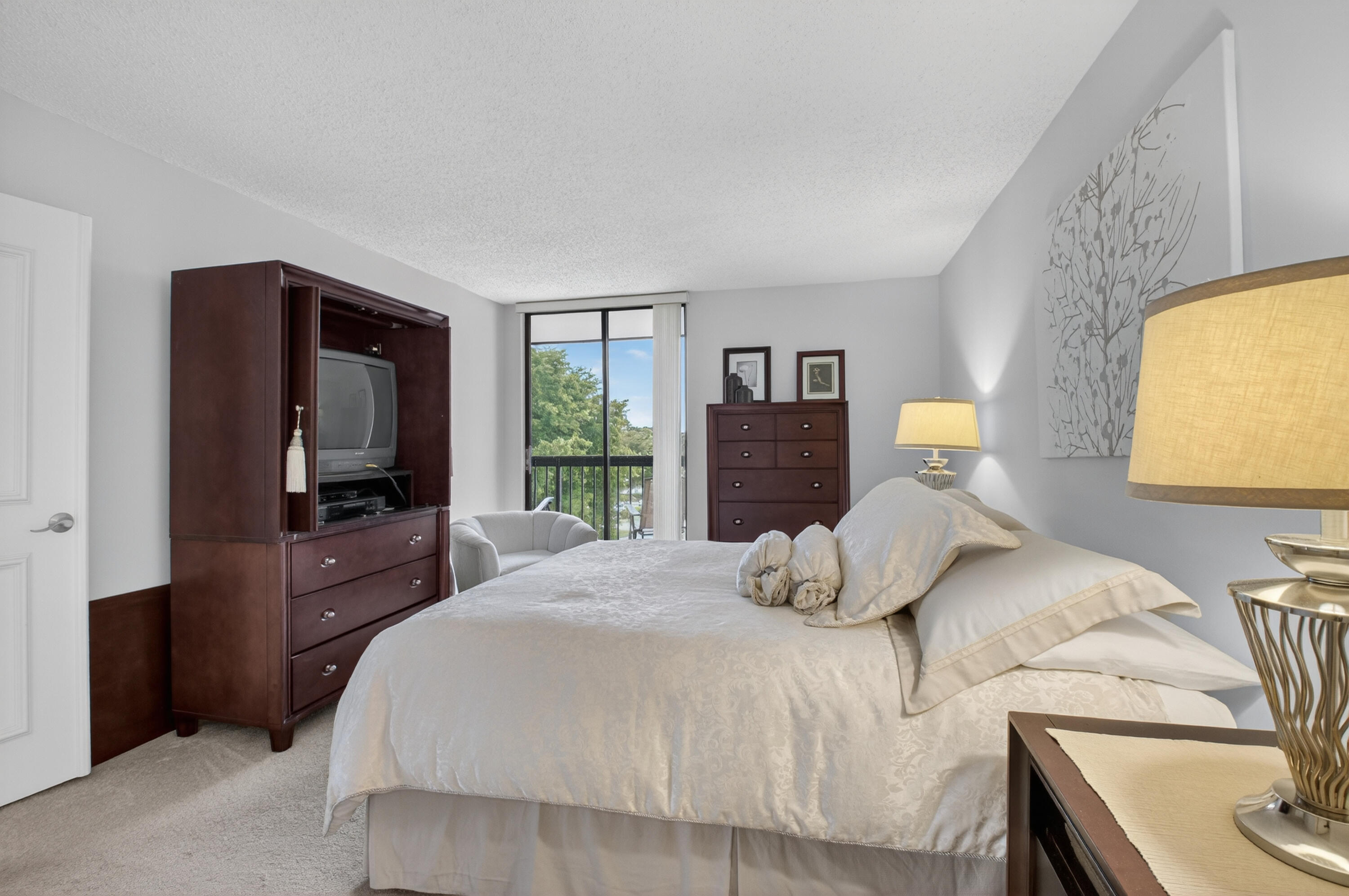 1554 Bridgewood Drive Boca Raton, FL 33434 - Photo 4 of 61 DSC_1465