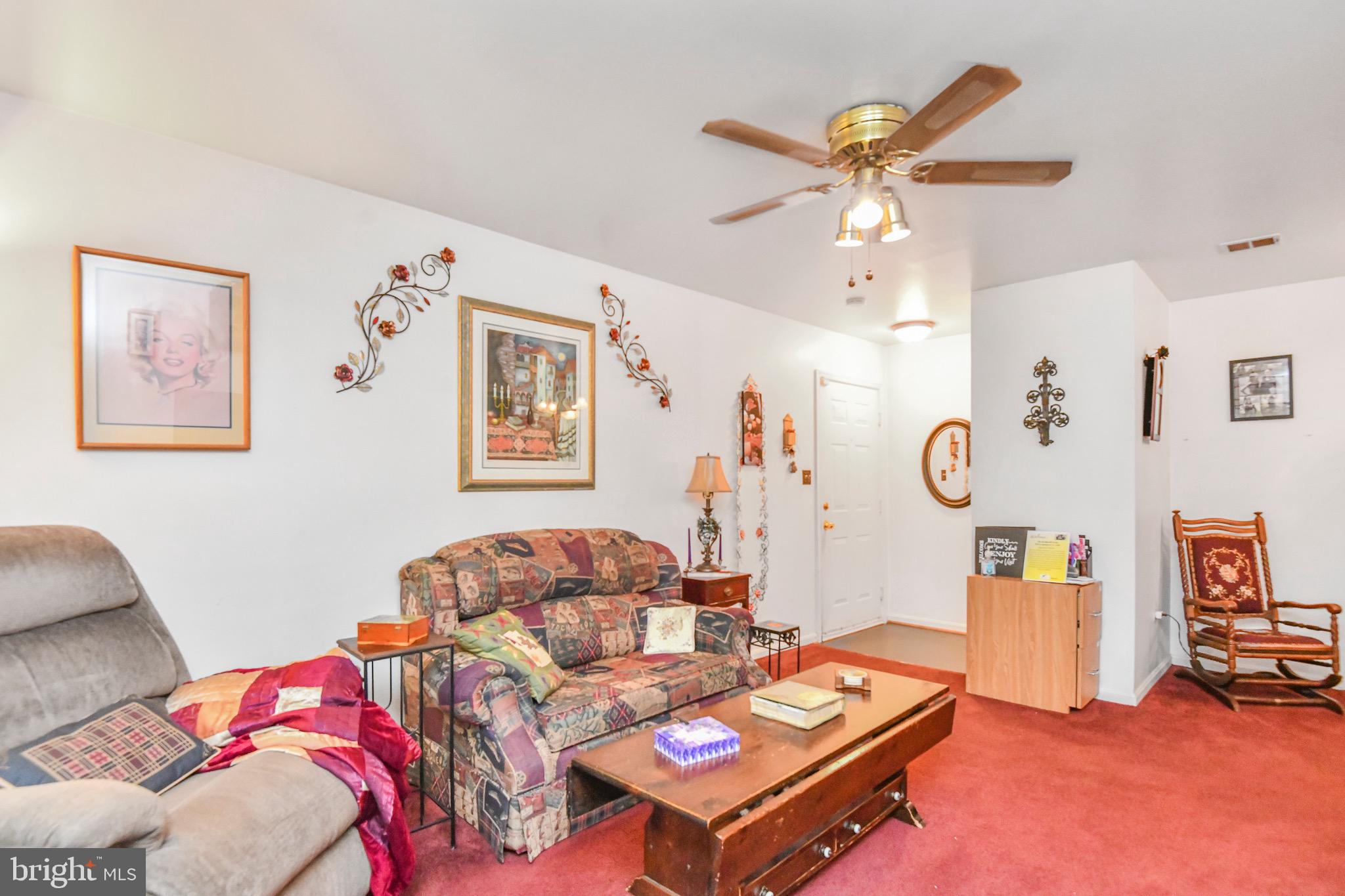 9554 Cannoneer Court, Unit 101 Manassas, VA 20110 - Photo 5 of 15 Living Room