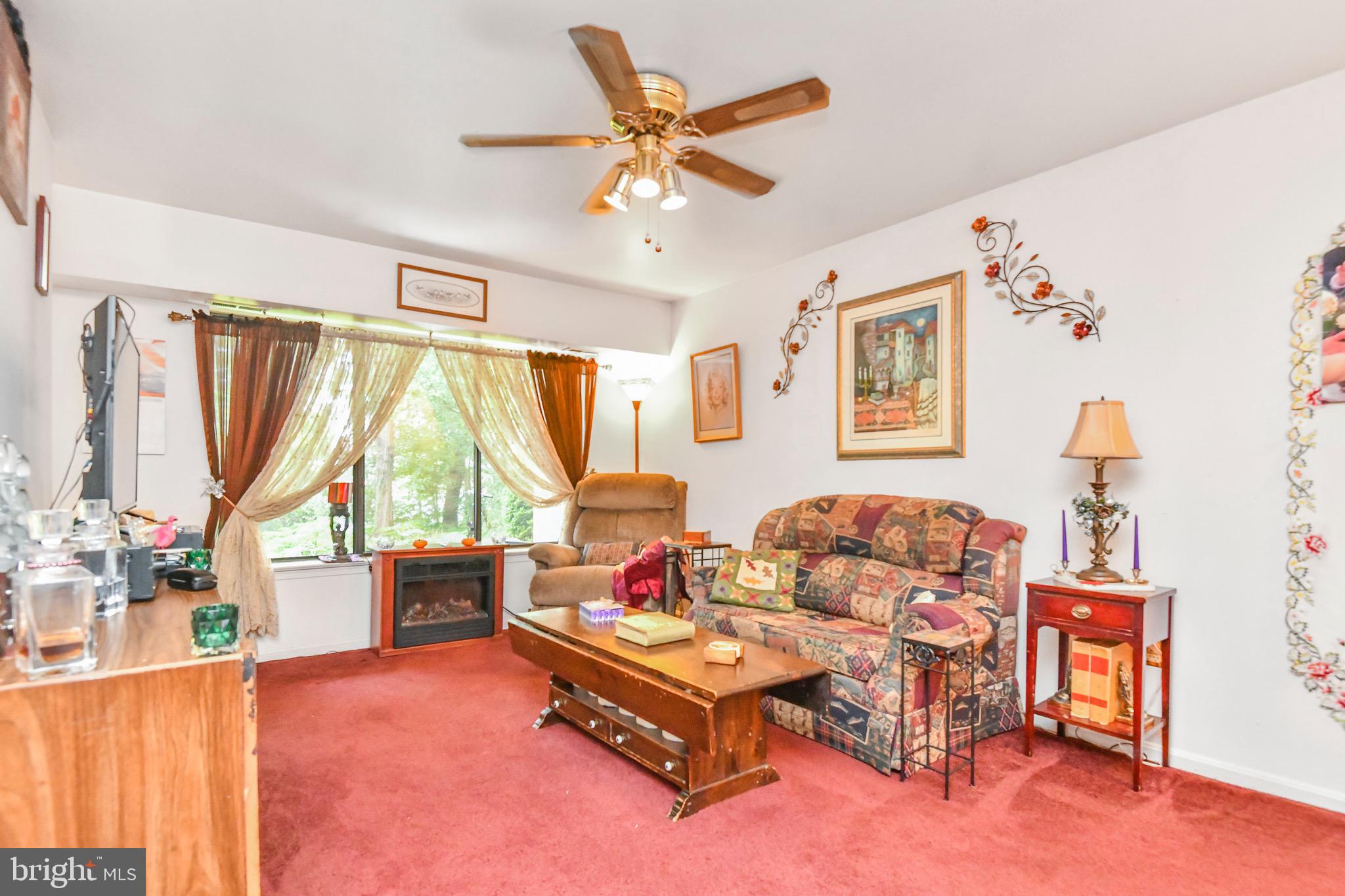 9554 Cannoneer Court, Unit 101 Manassas, VA 20110 - Photo 7 of 15 Living Room