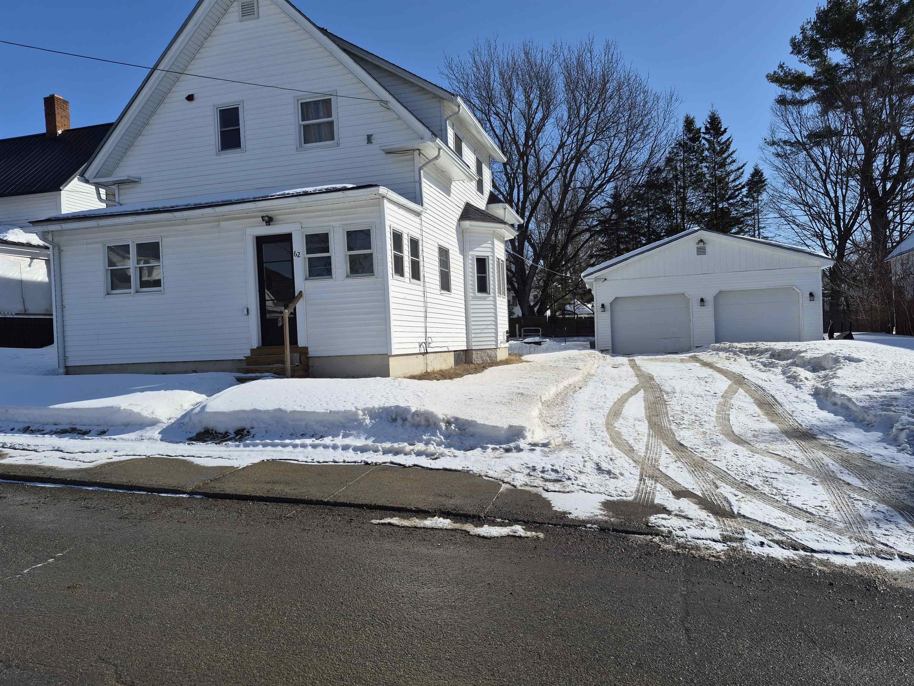 62 Young Street Newport, VT 05855 - Photo 2 of 34