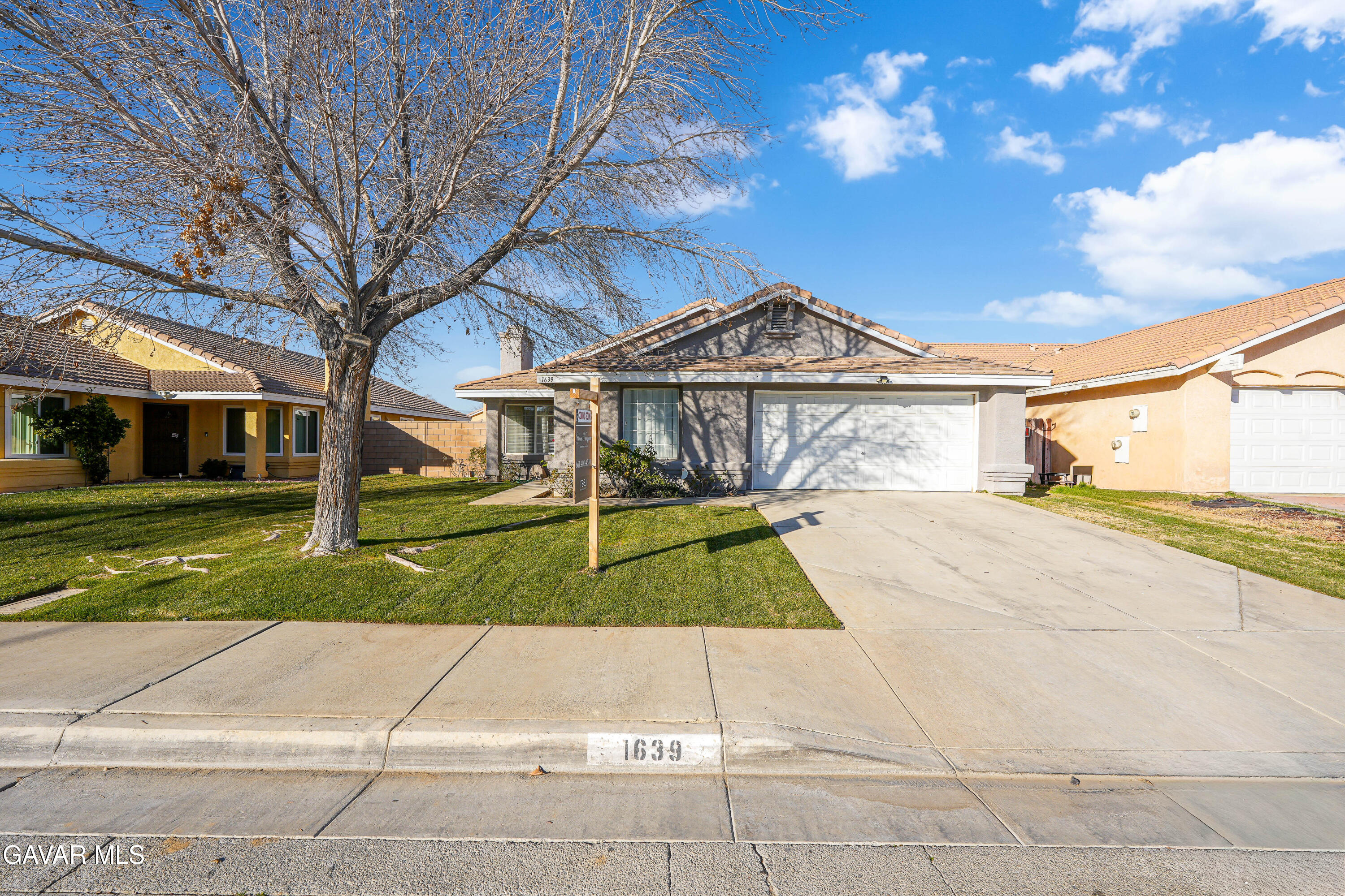 a view of a yard in front of a house