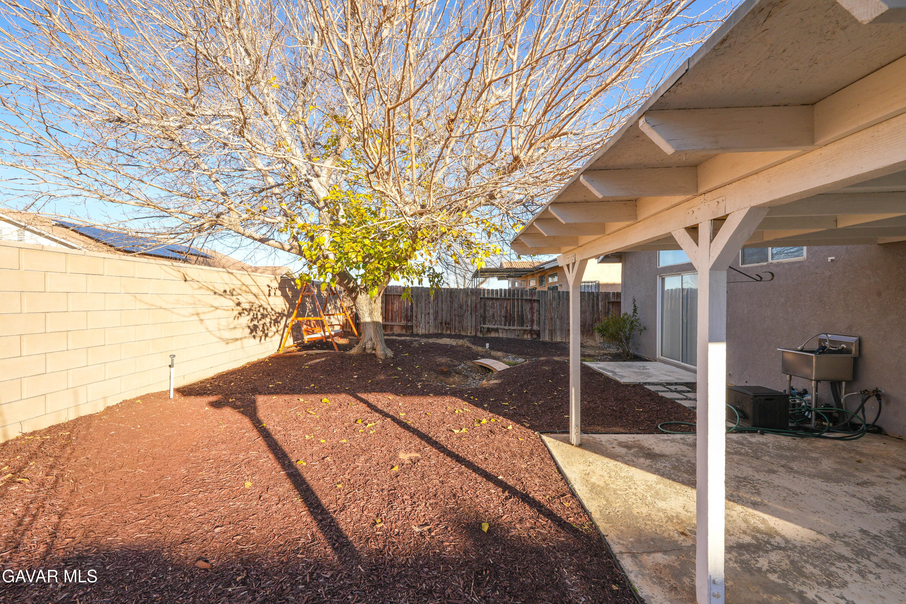 1639 East Kettering Street Lancaster, CA 93535 - Photo 29 of 35 a view of a backyard