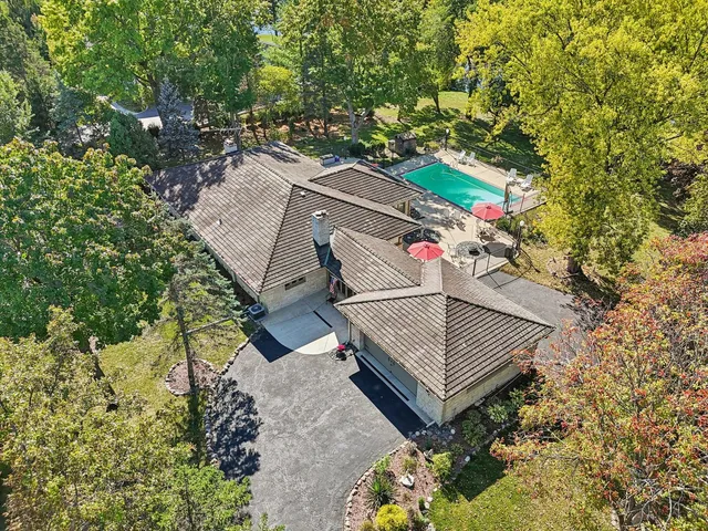 $724,900 | 1090 Roselle Road, Inverness, IL 60067