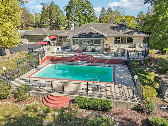 $724,900 | 1090 Roselle Road, Inverness, IL 60067