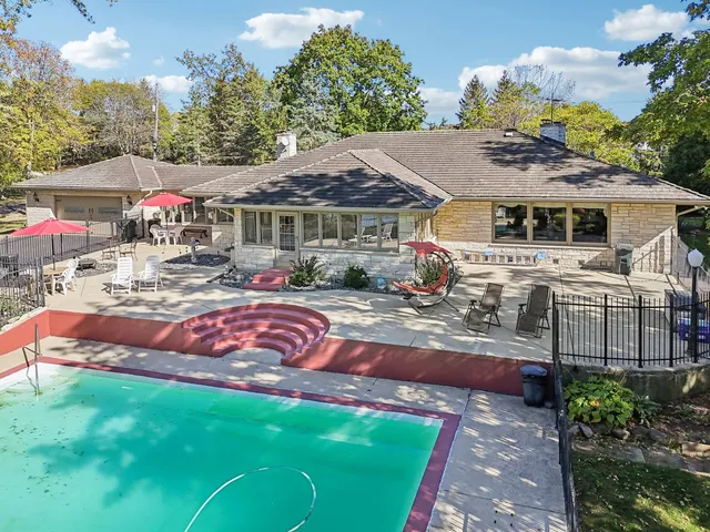 $724,900 | 1090 Roselle Road, Inverness, IL 60067