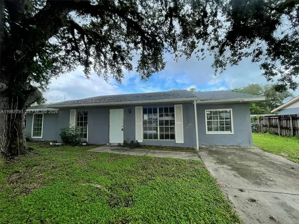 $2,250 | 4030 School Circle, LaBelle, FL 33935