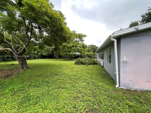 $2,250 | 4030 School Circle, LaBelle, FL 33935