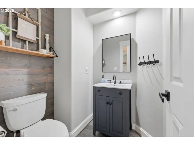 $915,000 | 17140 Fir Drive, Sandy, OR 97055