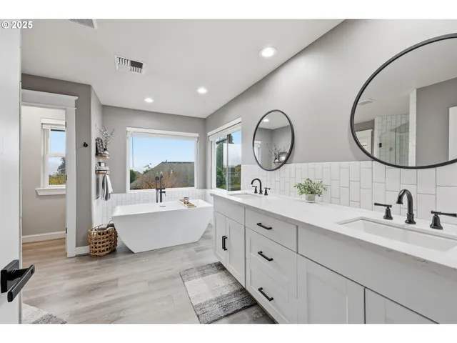 $915,000 | 17140 Fir Drive, Sandy, OR 97055