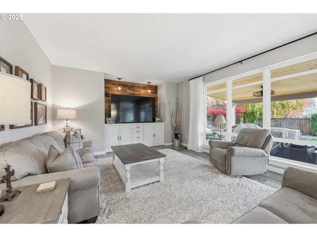 $915,000 | 17140 Fir Drive, Sandy, OR 97055