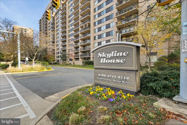 $299,000 | 3709 South George Mason Drive, Unit 912, Falls Church, VA 22041