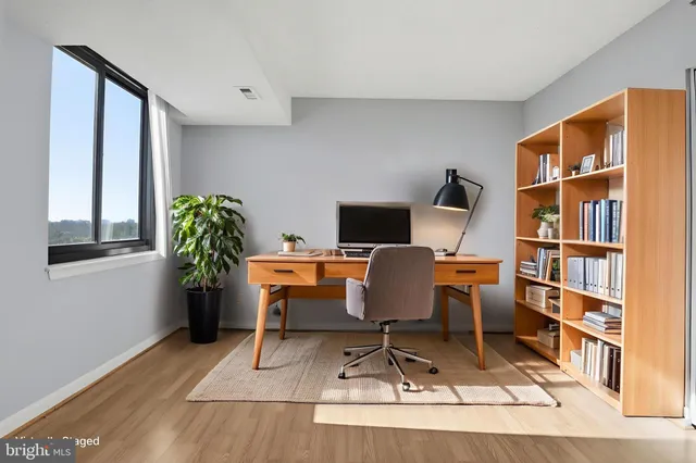 $299,000 | 3709 South George Mason Drive, Unit 912, Falls Church, VA 22041