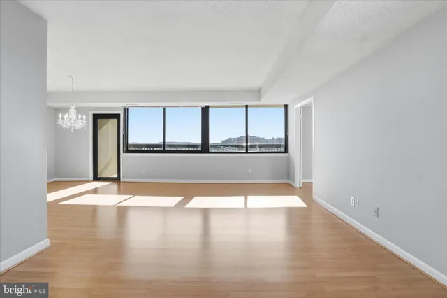 $299,000 | 3709 South George Mason Drive, Unit 912, Falls Church, VA 22041