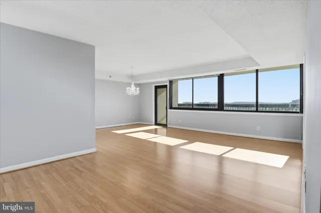 $299,000 | 3709 South George Mason Drive, Unit 912, Falls Church, VA 22041