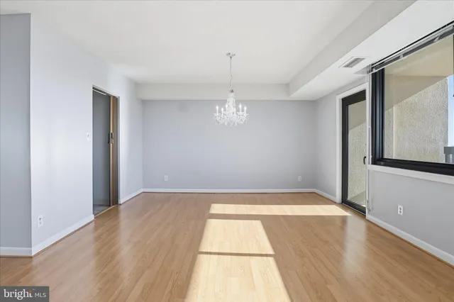 $299,000 | 3709 South George Mason Drive, Unit 912, Falls Church, VA 22041