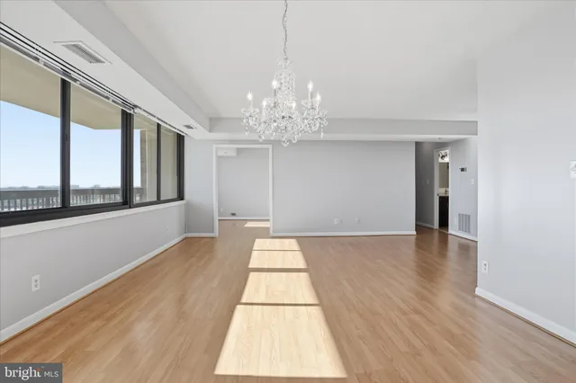 $299,000 | 3709 South George Mason Drive, Unit 912, Falls Church, VA 22041