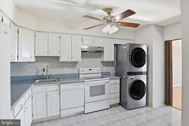 $299,000 | 3709 South George Mason Drive, Unit 912, Falls Church, VA 22041