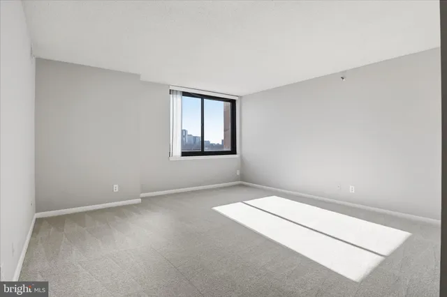 $299,000 | 3709 South George Mason Drive, Unit 912, Falls Church, VA 22041