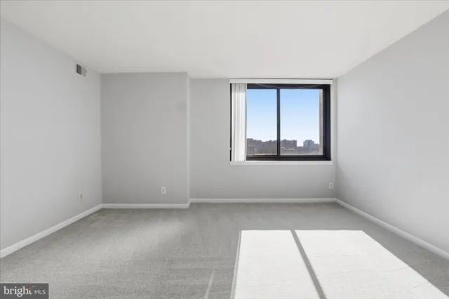 $299,000 | 3709 South George Mason Drive, Unit 912, Falls Church, VA 22041