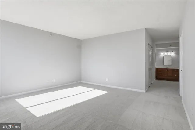 $299,000 | 3709 South George Mason Drive, Unit 912, Falls Church, VA 22041