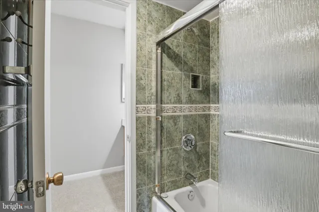 $299,000 | 3709 South George Mason Drive, Unit 912, Falls Church, VA 22041