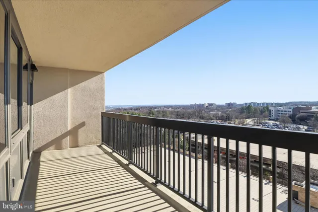 $299,000 | 3709 South George Mason Drive, Unit 912, Falls Church, VA 22041