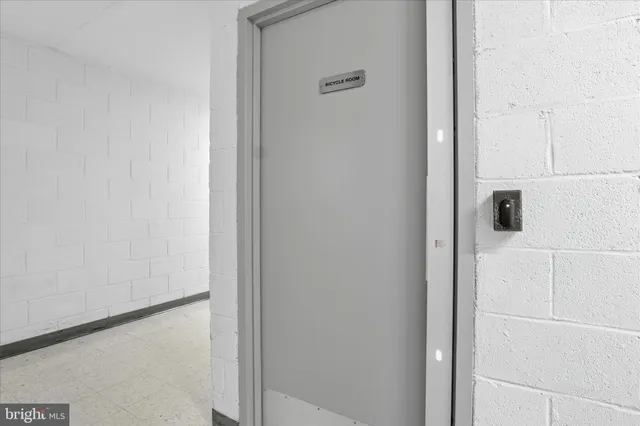 $299,000 | 3709 South George Mason Drive, Unit 912, Falls Church, VA 22041