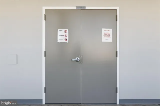 $299,000 | 3709 South George Mason Drive, Unit 912, Falls Church, VA 22041