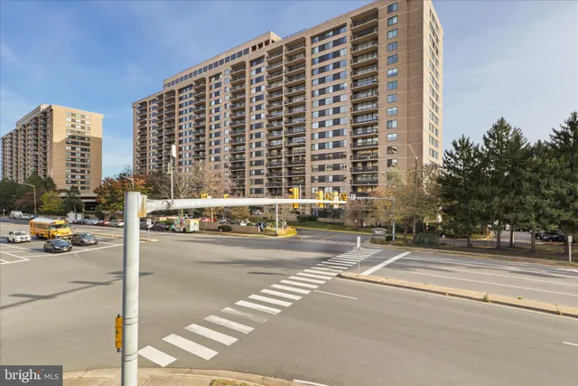 $299,000 | 3709 South George Mason Drive, Unit 912, Falls Church, VA 22041