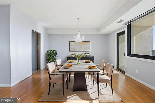 $299,000 | 3709 South George Mason Drive, Unit 912, Falls Church, VA 22041