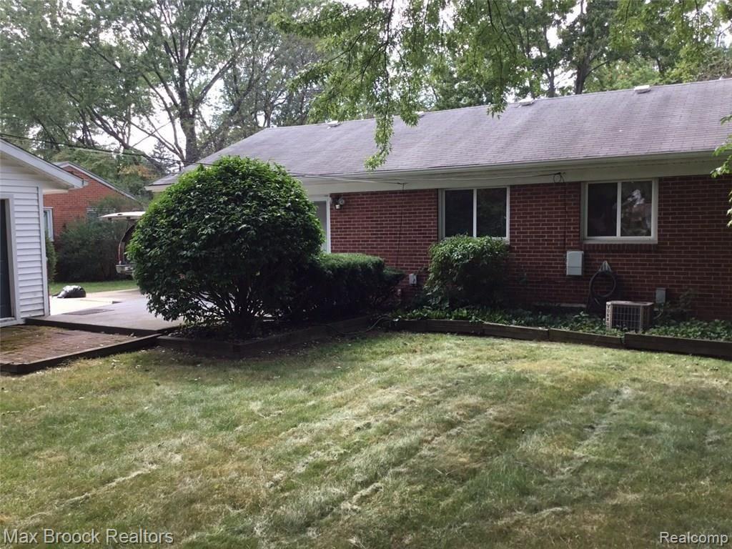 29334 Rambling Road Southfield, MI 48076 - Photo 5 of 29