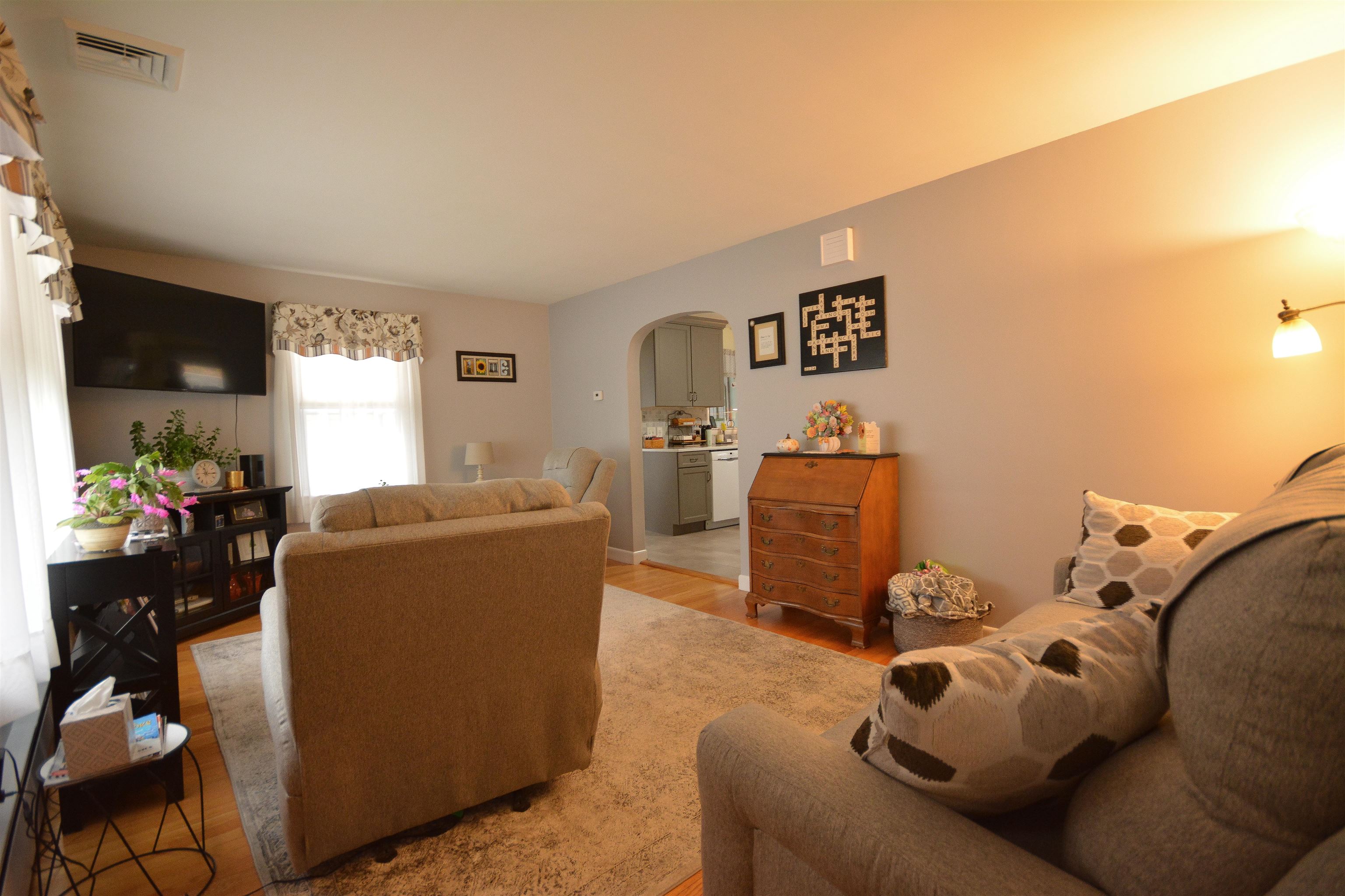 46 Perham Street Nashua, NH 03064 - Photo 11 of 31