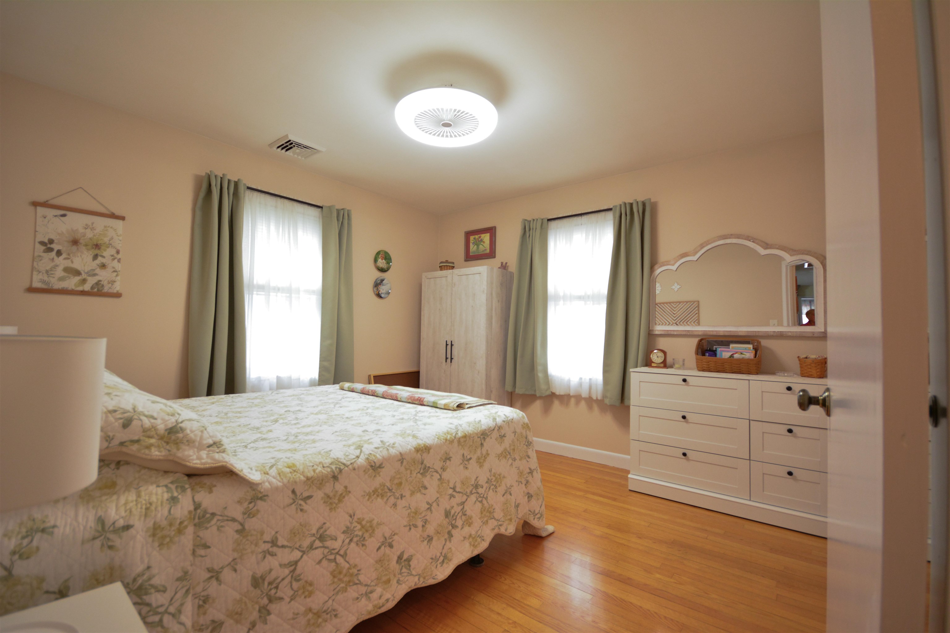 46 Perham Street Nashua, NH 03064 - Photo 13 of 31