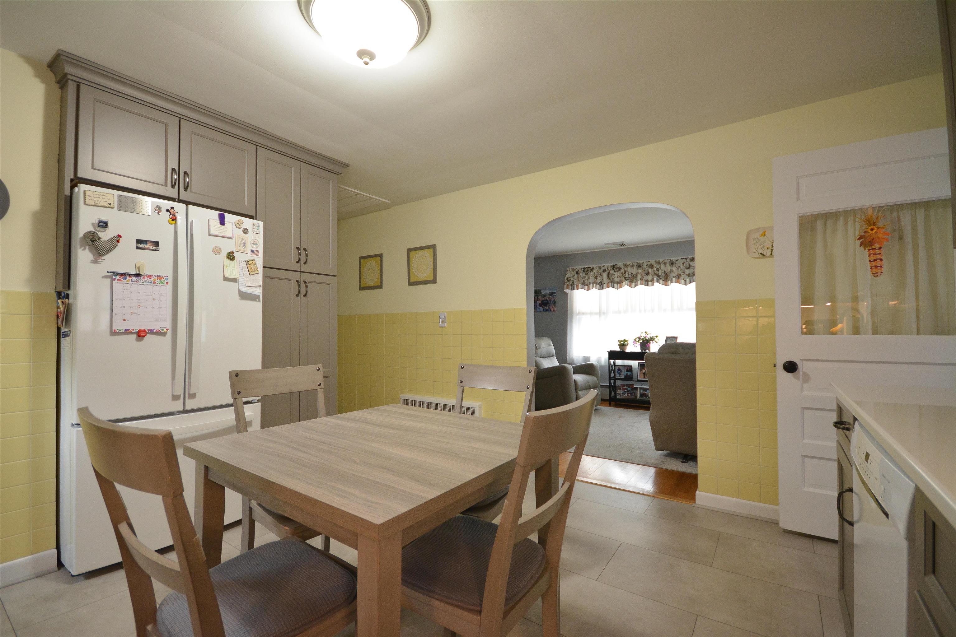 46 Perham Street Nashua, NH 03064 - Photo 9 of 31