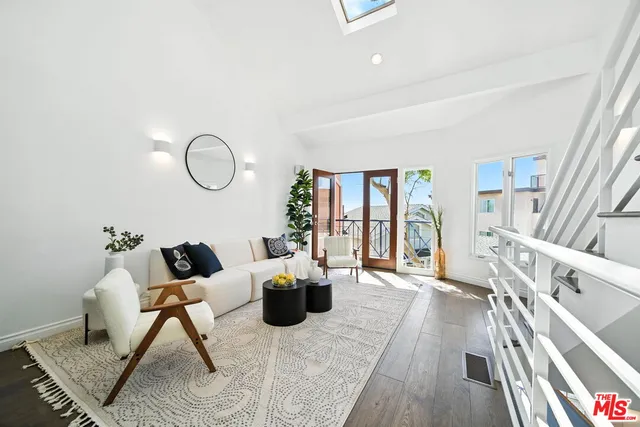 $1,399,000 | 2454 4th Street, Unit 4, Santa Monica, CA 90405