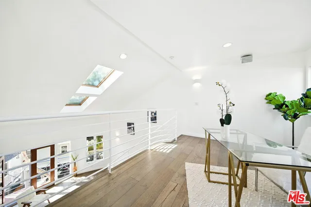 $1,399,000 | 2454 4th Street, Unit 4, Santa Monica, CA 90405