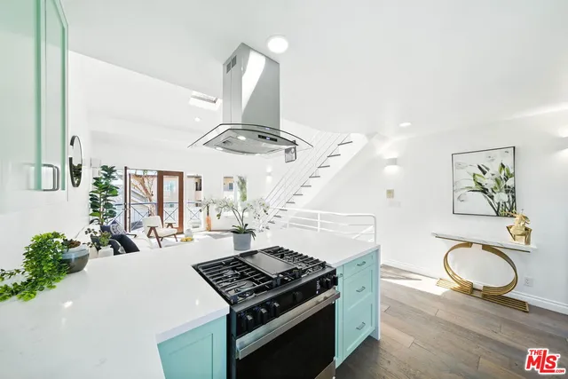 $1,399,000 | 2454 4th Street, Unit 4, Santa Monica, CA 90405