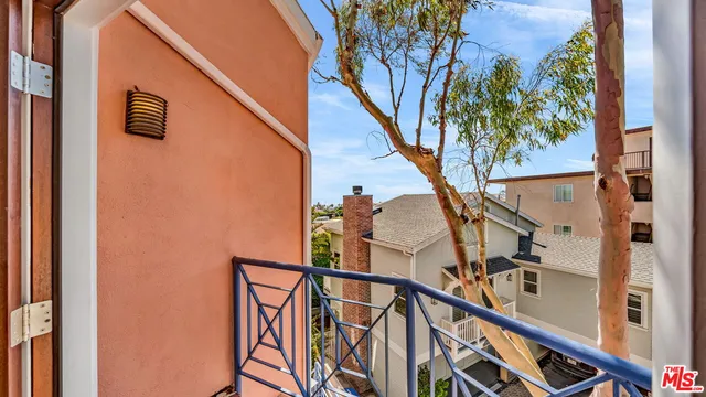$1,399,000 | 2454 4th Street, Unit 4, Santa Monica, CA 90405