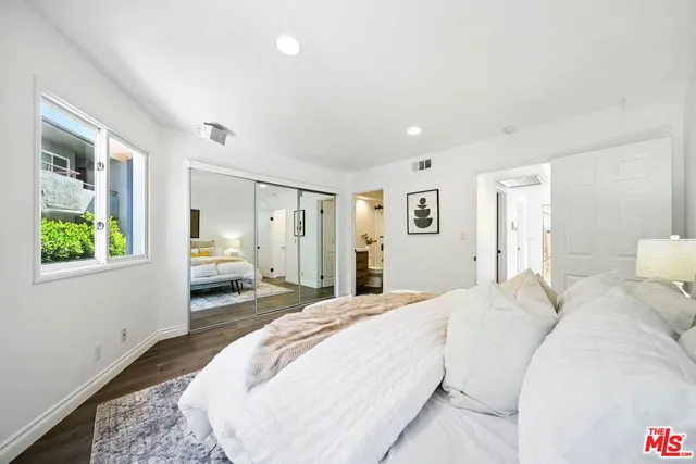 $1,399,000 | 2454 4th Street, Unit 4, Santa Monica, CA 90405