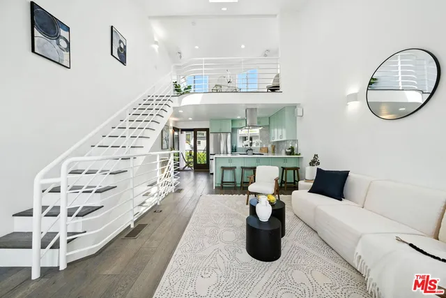 $1,399,000 | 2454 4th Street, Unit 4, Santa Monica, CA 90405
