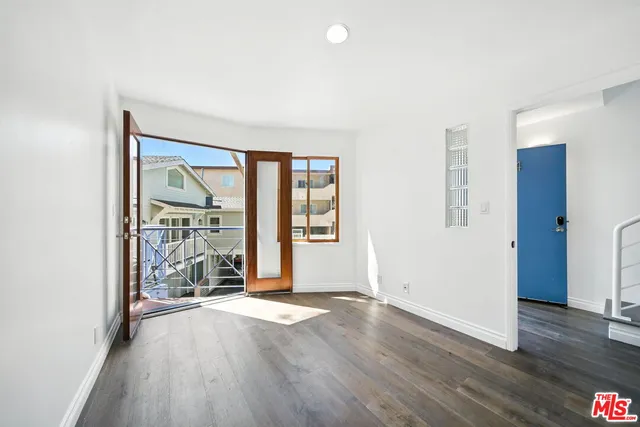 $1,399,000 | 2454 4th Street, Unit 4, Santa Monica, CA 90405