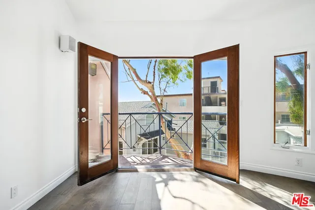 $1,399,000 | 2454 4th Street, Unit 4, Santa Monica, CA 90405