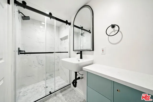 $1,399,000 | 2454 4th Street, Unit 4, Santa Monica, CA 90405