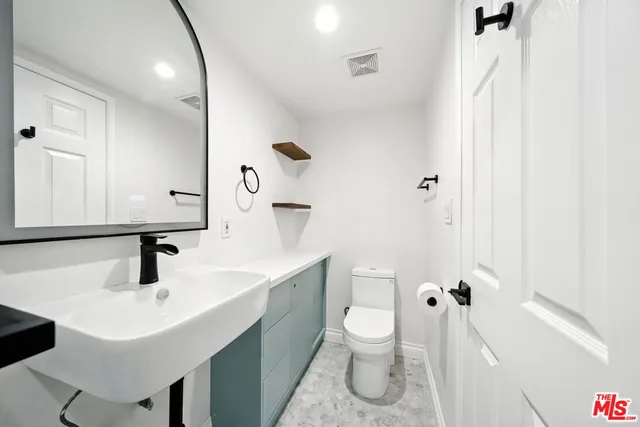 $1,399,000 | 2454 4th Street, Unit 4, Santa Monica, CA 90405