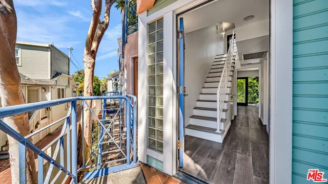 $1,399,000 | 2454 4th Street, Unit 4, Santa Monica, CA 90405